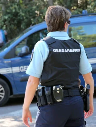 Une retraitée de 76 ans, connue pour des faits inhabituels, arrêtée par la gendarmerie