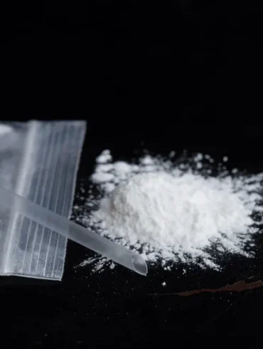 Une soirée mouvementée à Saint-Cloud : trois hommes dans des situations mystérieuses