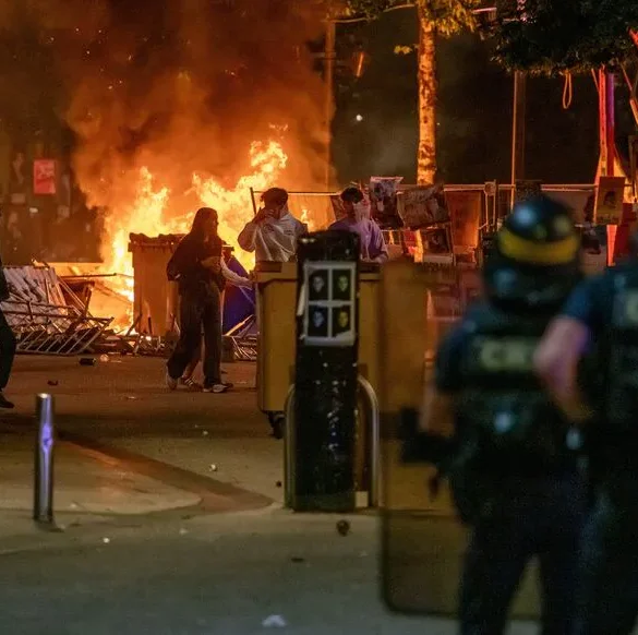 Violences à Aurillac : huit blessés parmi les forces de l'ordre lors du festival de théâtre de rue