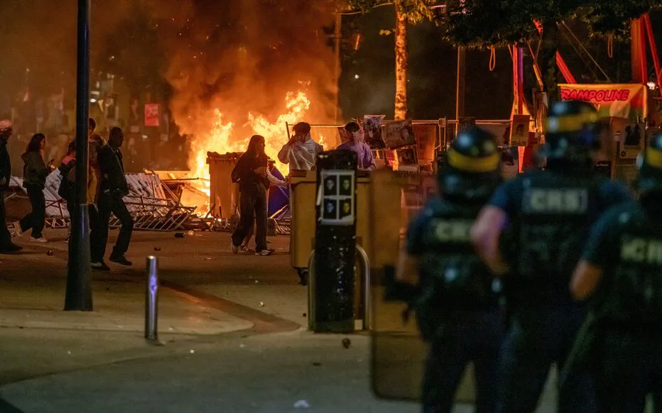 Violences à Aurillac : huit blessés parmi les forces de l'ordre lors du festival de théâtre de rue