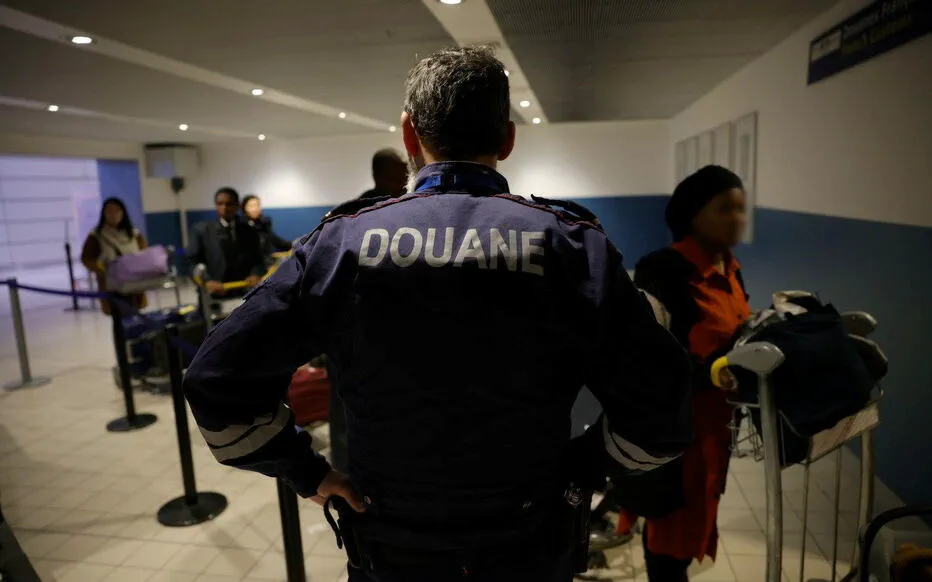 Voyage intrigant : de Fort-de-France à la Côte d'Azur, en passant par un hub aérien controversé