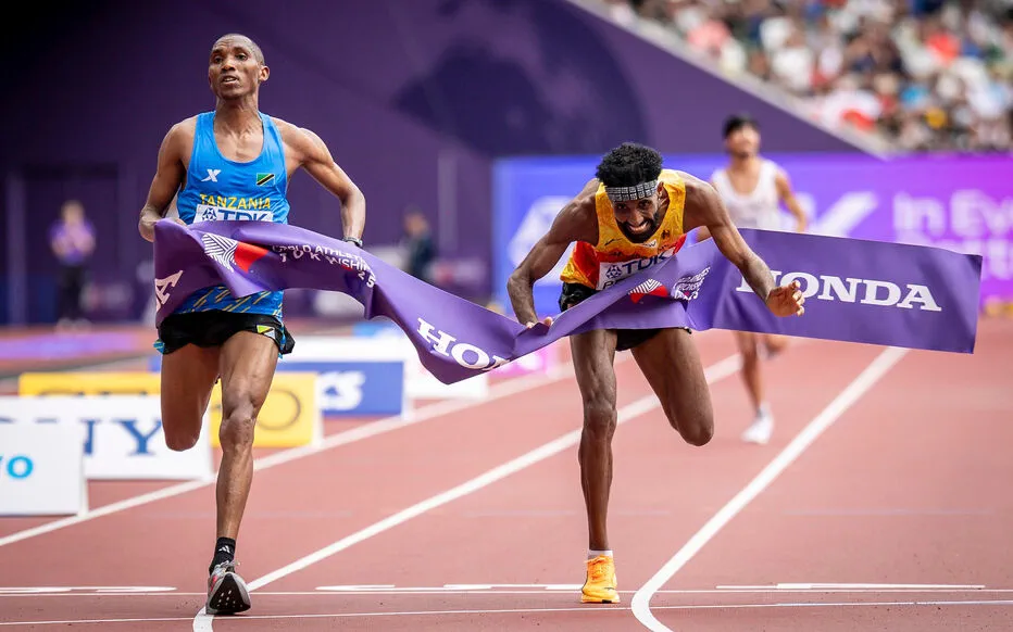 Alphonce Felix Simbu remporte le marathon des Championnats du monde d'athlétisme à Tokyo