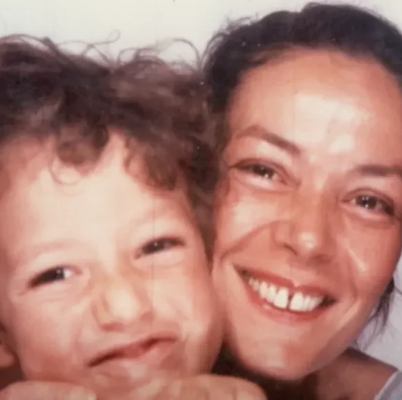 Au revoir Maman : le YouTubeur Carlito rend hommage à sa mère