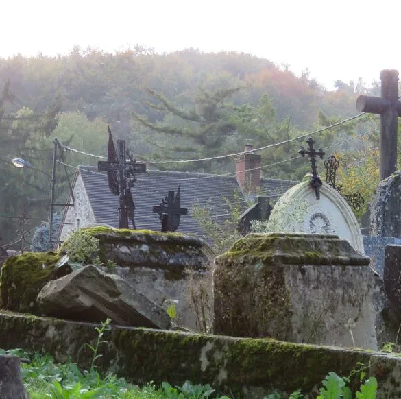 Choc et chagrin après la mort soudaine de Norman White lors des funérailles de son fils