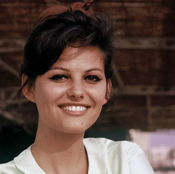 Claudia Cardinale : la beauté intemporelle avec une touche d'Orient