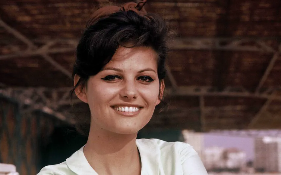 Claudia Cardinale : la beauté intemporelle avec une touche d'Orient