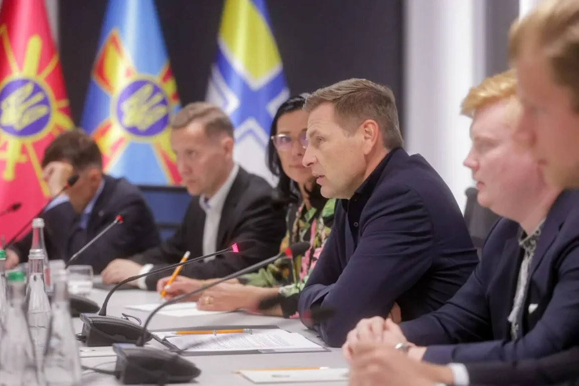 Hanno Peetkur et Denis Schmiguil discutent de la coopération militaire entre l'Estonie et l'Ukraine