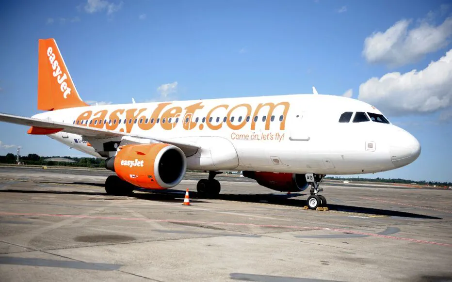 Incidents à l'aéroport de Manchester : un véhicule entre en collision avec un avion EasyJet