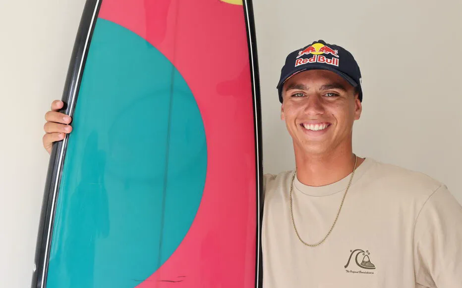 Kauli Vaast, médaillé d'argent aux World Surfing Games