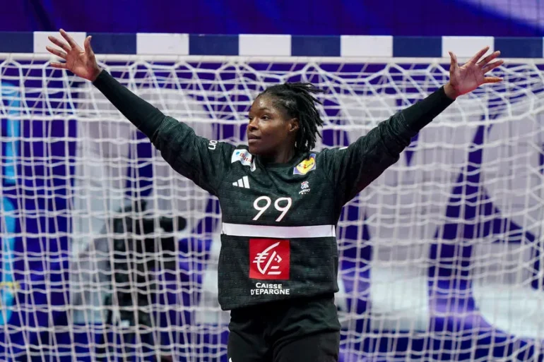 La Fédération française de handball se mobilise contre le racisme lors d'un match en Hongrie