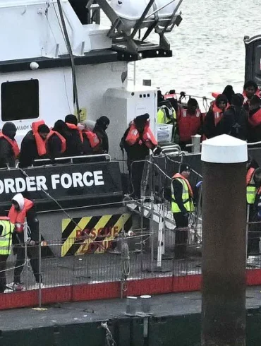 La Haute Cour de Londres bloque temporairement une expulsion vers la France en vertu de l'accord franco-britannique