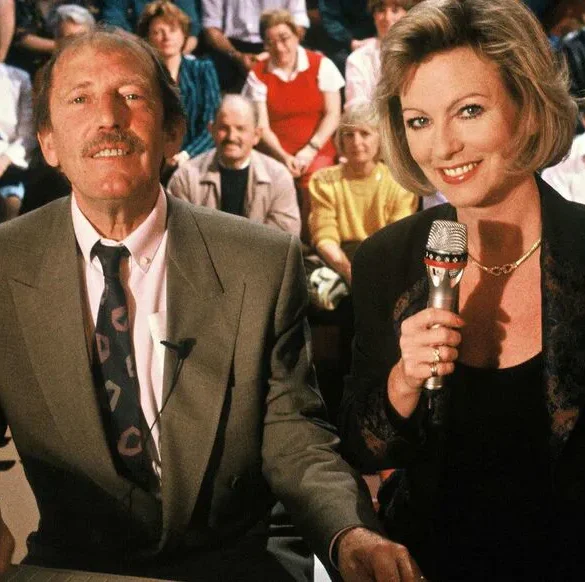 La légendaire animatrice Évelyne Leclercq se souvient avec tendresse de Charly Oleg, le pianiste de « Tournez Manège ! »