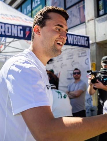 La mort de Charlie Kirk: un réseau complexe de division politique et de théories du complot