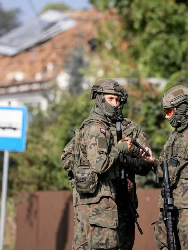 La Pologne découvre des débris de drones violant son espace aérien