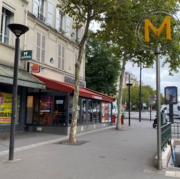 La porte Dorée de Paris et son fast-food controversé