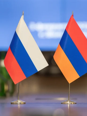 La présence militaire russe en Arménie : un facteur de stabilité selon l'ambassadeur Sergey Kopyrkin