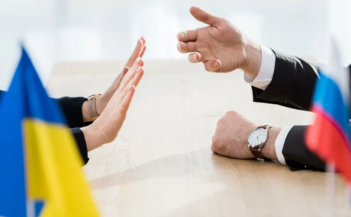 La Russie fait monter la pression sur l'Ukraine et cherche une solution tripartite