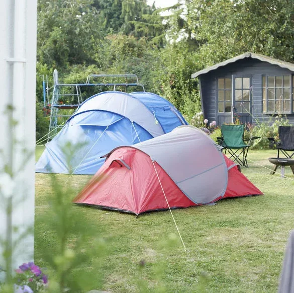 Le camping dans son jardin : une escapade sauvage à deux pas de chez soi