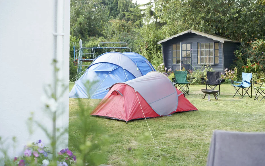 Le camping dans son jardin : une escapade sauvage à deux pas de chez soi