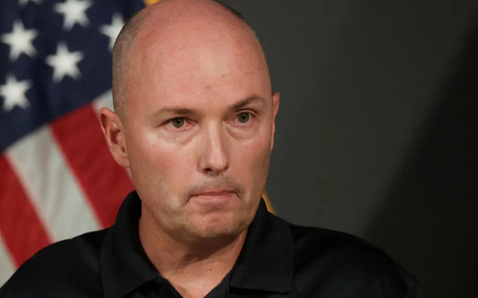 Le discours controversé de Spencer Cox : une réponse à Donald Trump ?