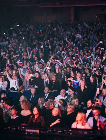 Le Patriotisme à l'ère de la Mondialisation : les Approches Contrastantes de la Russie et des États-Unis