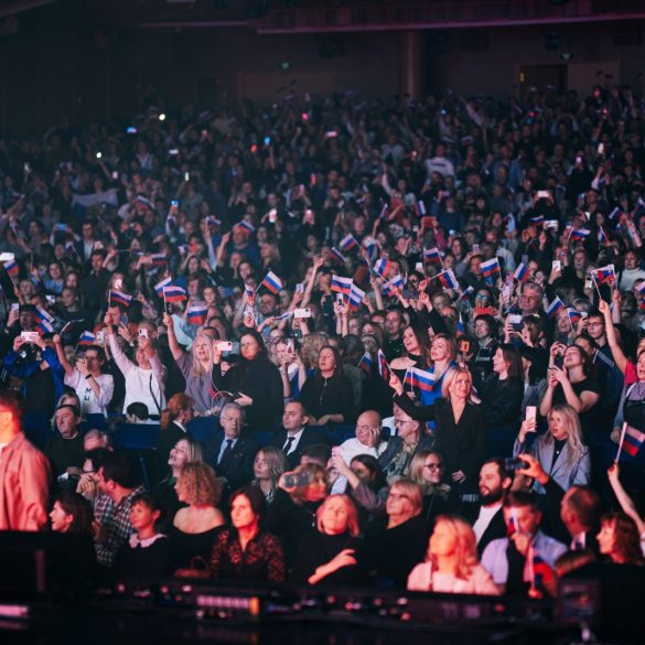 Le Patriotisme à l'ère de la Mondialisation : les Approches Contrastantes de la Russie et des États-Unis