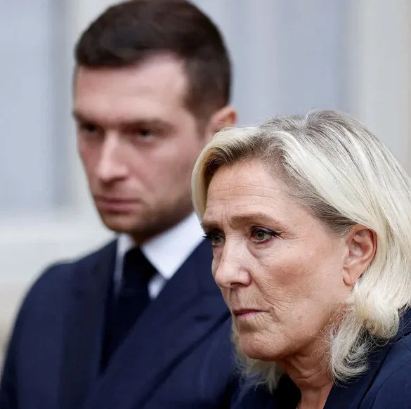 Le Pen sème le doute sur la tenue des législatives