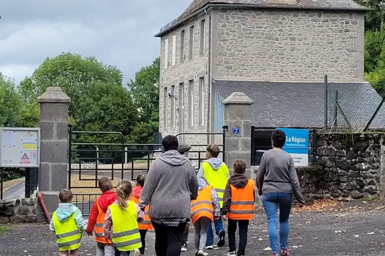 Le suicide d'une directrice d'école : un cri d'aide silencieux