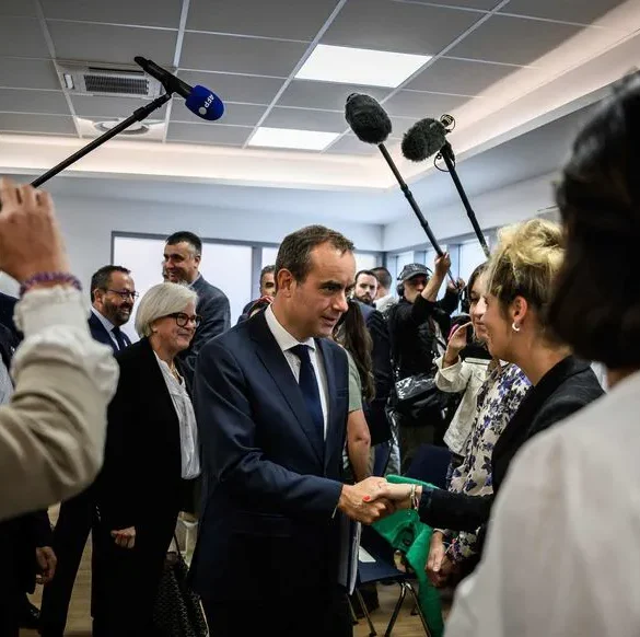 Les premiers jours du nouveau Premier ministre avec des annonces et des prises de positions