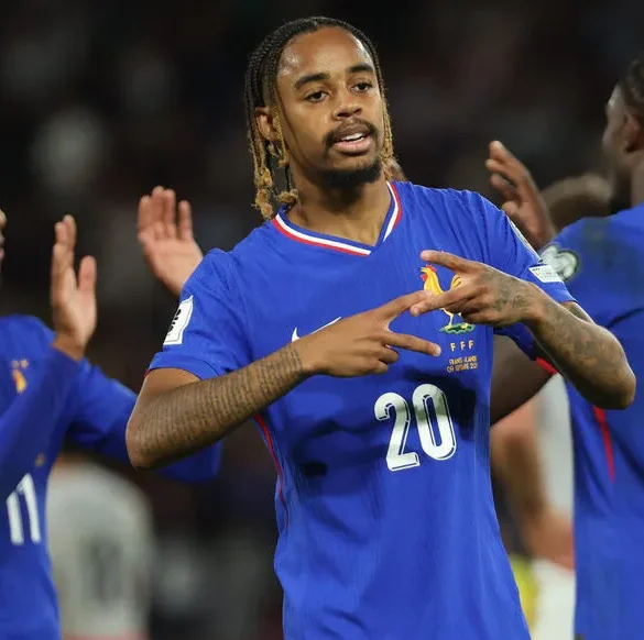 LesBleus dominent en malgré de leur infériorité numérique