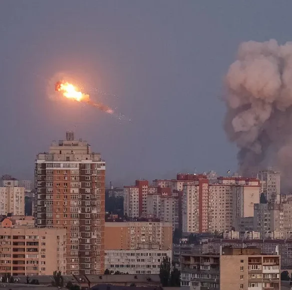 L'invasion russe de l'Ukraine s'intensifie : Kiev sous le feu