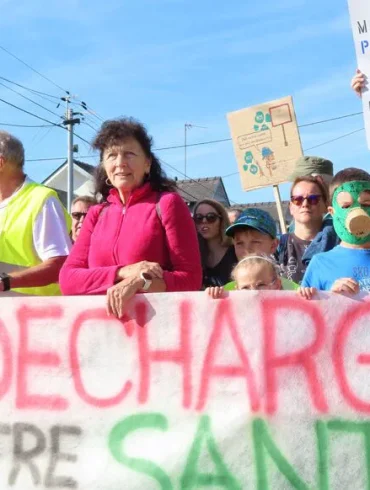 Manifestation contre l'odeur nauséabonde émanant d'une décharge dans l'Oise