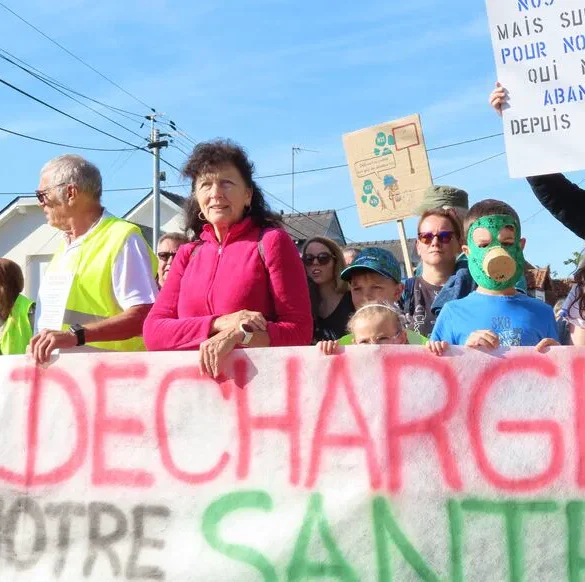 Manifestation contre l'odeur nauséabonde émanant d'une décharge dans l'Oise