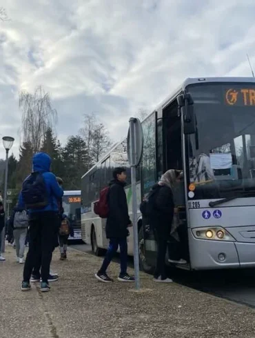 Rentrée scolaire agitée dans les Yvelines : les bus scolaires causent des soucis aux familles