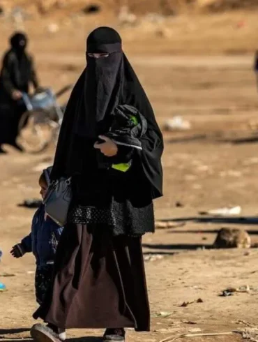 Retour de France pour six mineurs et trois mères après leur détention dans des camps de prisonniers djihadistes syriens