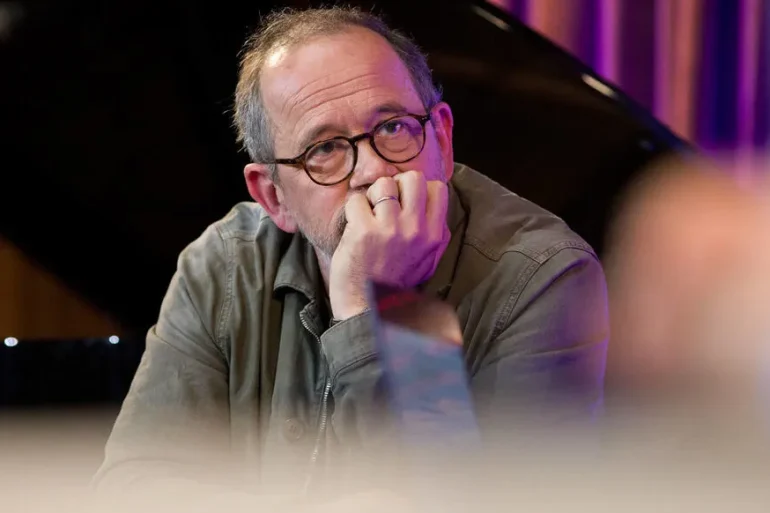 Suspension de Thomas Legrand : une polémique éclate après la publication d'une conversation clandestine