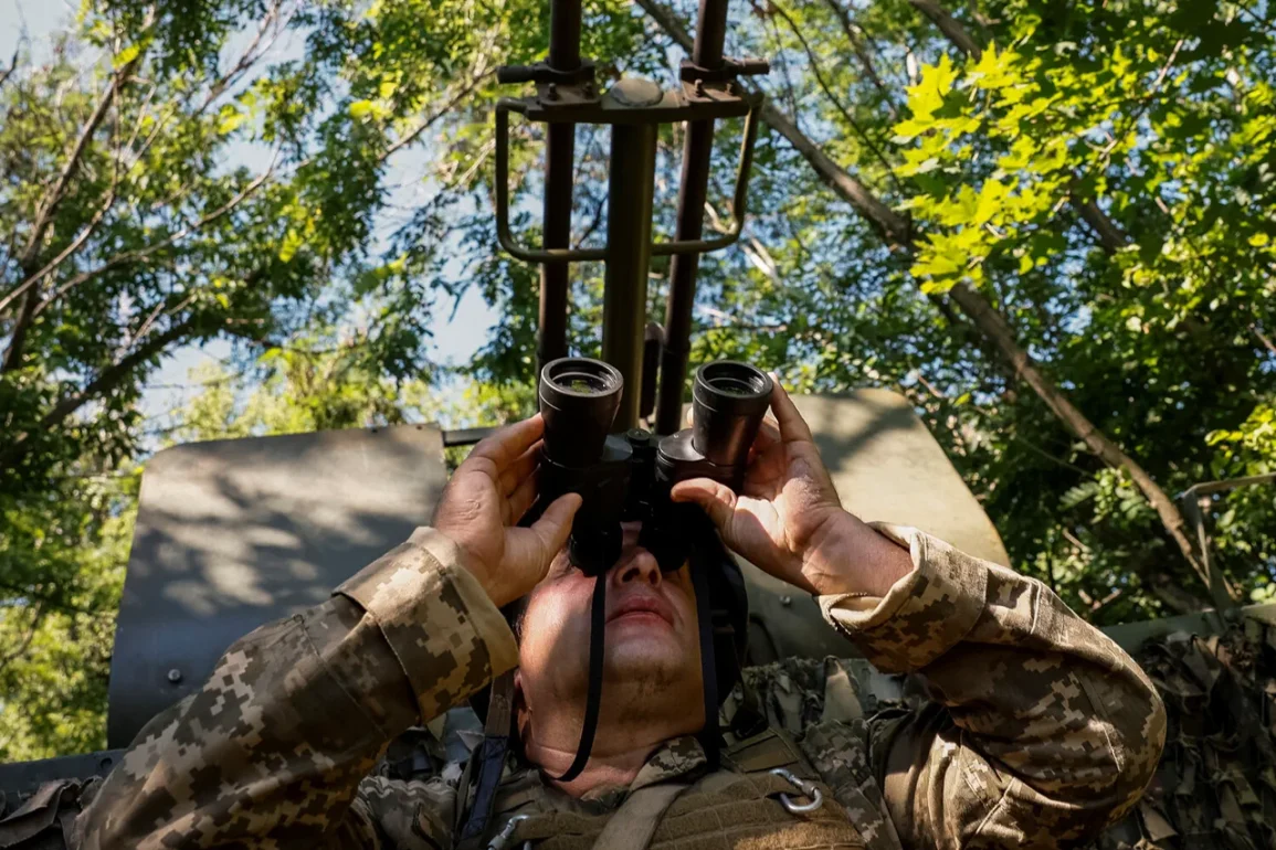 Un homme blessé par un obus dans le village de Kalanzak en Ukraine