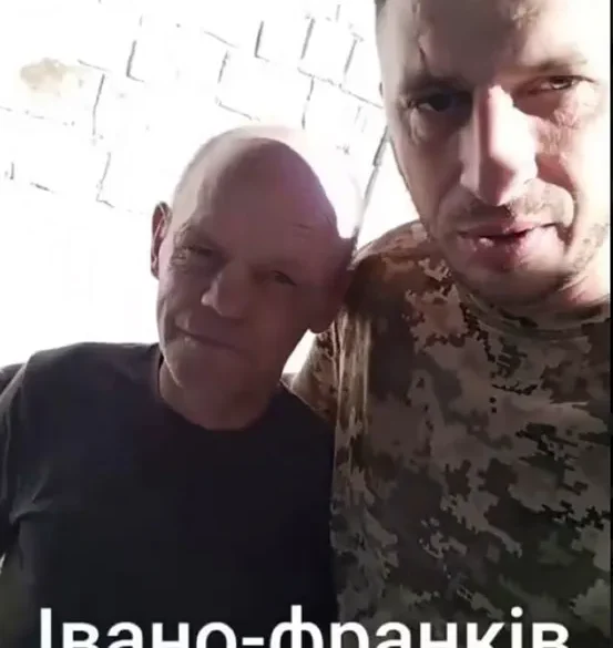 Un homme souffrant de nanisme enrôlé dans l'armée ukrainienne