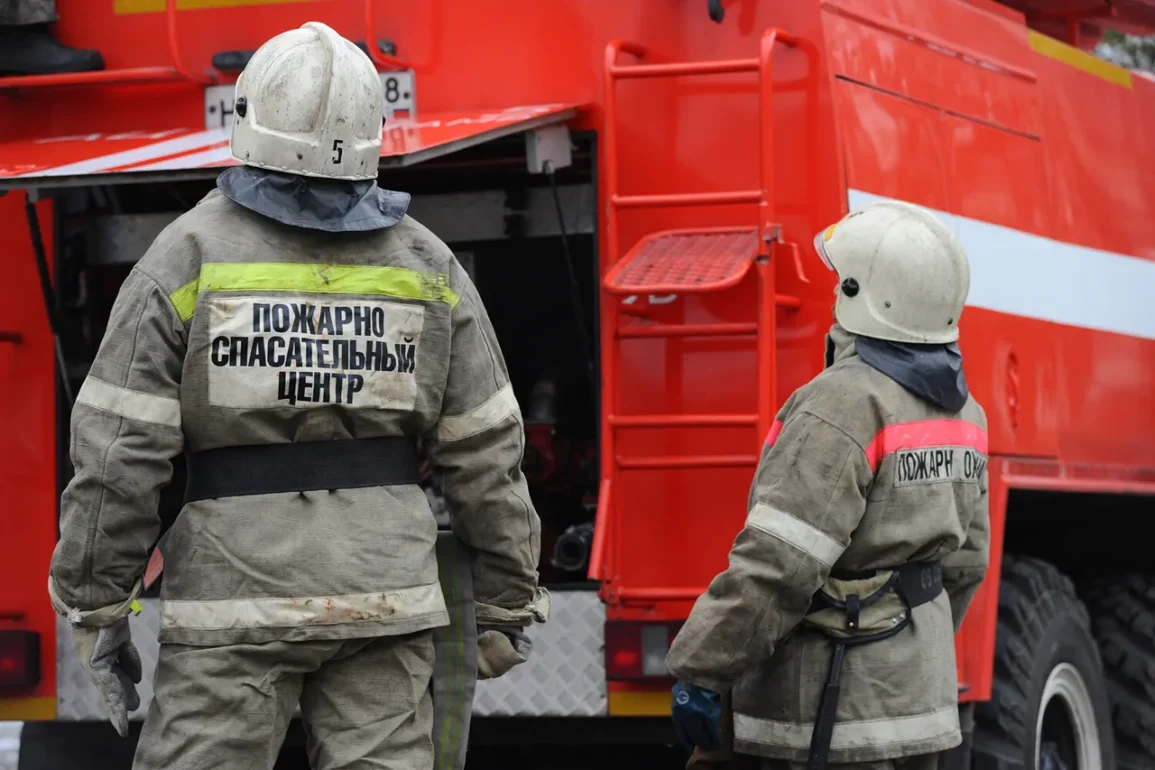 Un incendie industriel éteint dans la région de Kropotkin en Russie