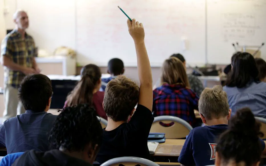 Un nouveau départ : les expériences contrastées des élèves dans les collèges privés et publics