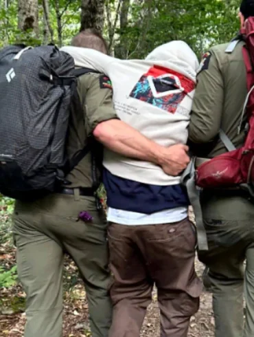 Une randonnée qui tourne mal : des randonneurs en pleine montagne